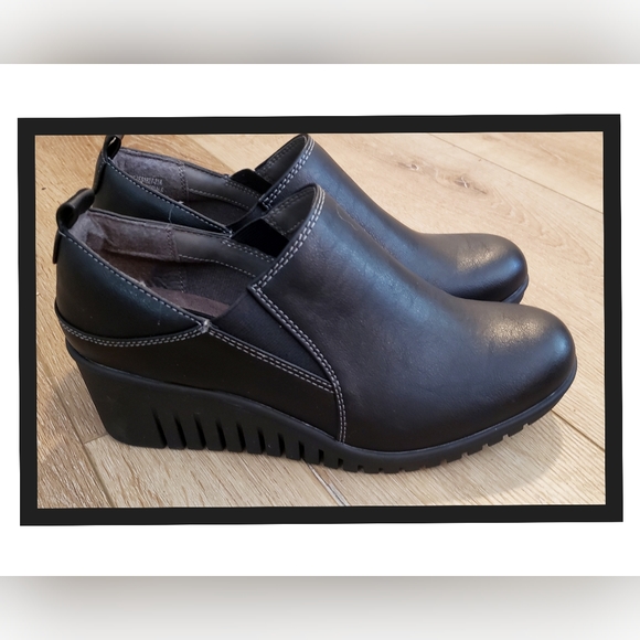 NWOT EURO SOFT WEDGE SHOES...VARIOUS SIZES - Picture 2 of 3